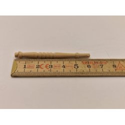 Baluster i umalet tr (brugt)