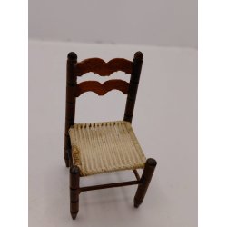 Spisebordsstol i lyst tr� med r�dligt sk�r(vintage med patina) 1:12
