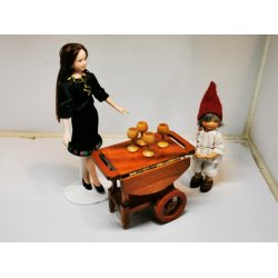 Vin glas i tr (brugte) til dukkehus scala 1:12