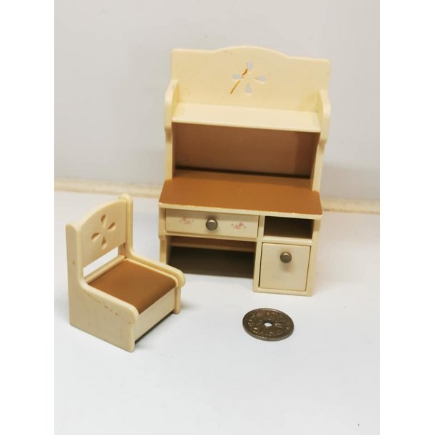 Sylvanian toiletbord med stol (brugt)