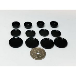 Sorte tallerkener og skle/kopper