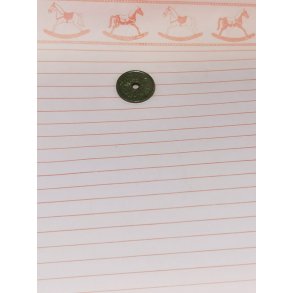 Tapet med gyngeheste til dukkehus