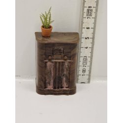 Kleeware radio med potteplante i plastik (brugt)