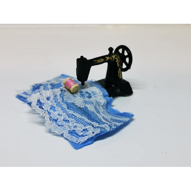 Symaskine med stof og tråd (ny) Symaskiner - Frost miniature