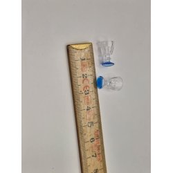 2 glas med med bl fod i plastik (nye)