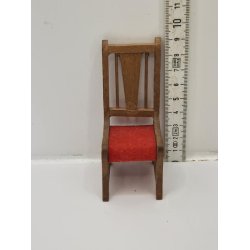 Spisebordsstol i tr (gammel)