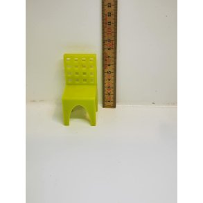 Stol i plastik til dukkehus scala 1:12 (brugt)