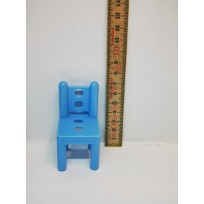 Stol i plastik til dukkehus scala 1:12 (brugt)