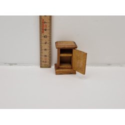 Natbord i tr (brugt)