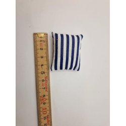 Pynte pude mrkebl/hvid (brugt)