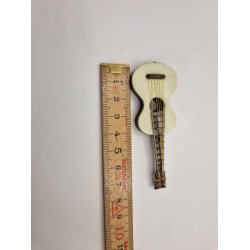 Guitar i plastik (brugt)