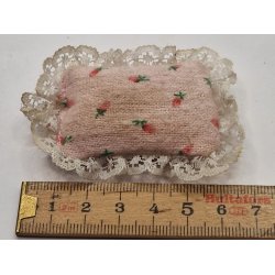 Pude med blonder (brugt)