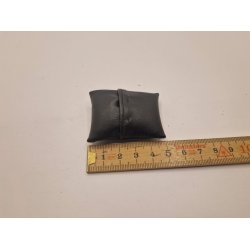 Sort pude i kunstlder (brugt)