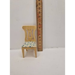 1 stk Spisebordsstol i lakeret lyst tr (brugt)