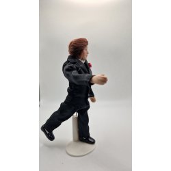 Brudgom/konfirmand i porceln. Scala 1:12. Hjde 15,5 cm (brugt/som ny)