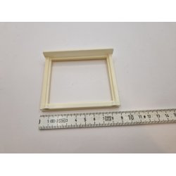 1 stk Lundby vindue i plastik. Farver crem (nr 1) eller hvid (nr 2)