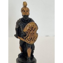  Kriger i hrdt materiale, muligvis gips (vintage) 11 cm