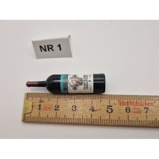 1 stk R�dvins flaske i plastik (brugt)