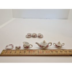 Testel til 4 personer i porceln (brugt/som nyt)