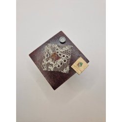 Bord i tr med indhold (vintage fra 1929)