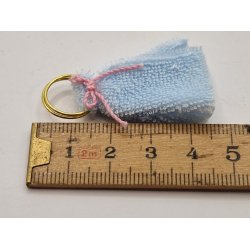 Hndklde i frott p metal ring (nyt)