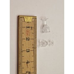 2 glas i plastik (1:16 vinglas/ 1:12 snapsglas)