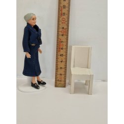 1 stk Spisebordsstol i tr. Lundby (defekt)