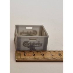 Carlsberg l kasse, umalet i resin (hndlavet)