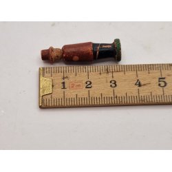 Dukke i tr (antik) H 3,4 cm