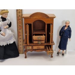 Vitrine skab i tr (vintage/med sm fejl)