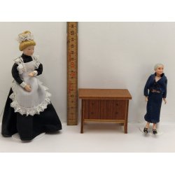 Kommode i tr (brugt/med lille skade)