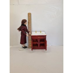 Skab med vask i tr (brugt)