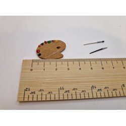 Malerpalette med 2 lse pensler i tr (brugt)