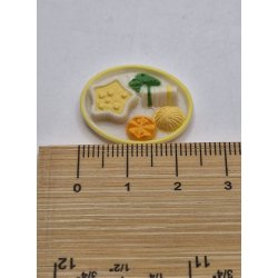 Tallerken med mad i plastik (brugt)