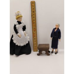 Lille bord/skammel i tr (antik)