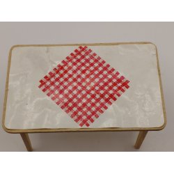 Bord i tr� med papirs dug. Lundby (vintage/lidt defekt)