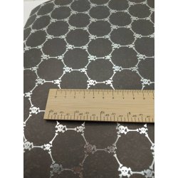 Tapet med skeletter (defekt/20 � 20 cm ok) 