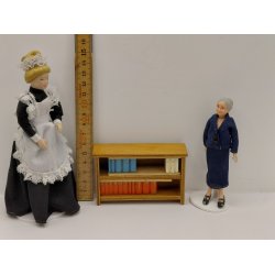 Bogreol i tr�. Lundby (vintage  ca 1960'erne)