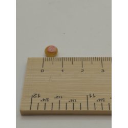 Fastelavnsbolle med lyser�d/hvid glasur (h�ndlavet)