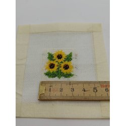 F�rdig broderi med solsikke (h�ndlavet) evt DIY pude, eller billede