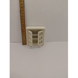 Overskab i tr�. Cremefarvet (brugt/som ny)