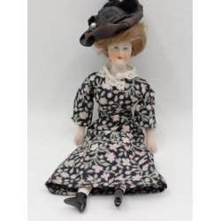 Dukke med porcel�ns hoved, h�nder og ben, med stof krop (vintage/h�ndlavet)