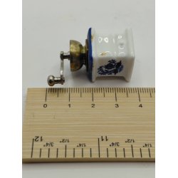 Kaffekv�rn/m�lle i porcel�n og metal (ny) 1:12