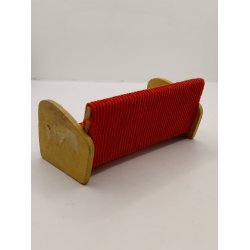 Lav sofa i tr� med r�d fl�jl (vintage) 1:12/1:16