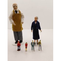 Meget lille dukke (brugt) 1:48