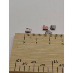 Meget lille Fimo pakke uden indhold(h�ndlavet)skala 1:12/1:16 - m�l 0,5 x 0,5 cm