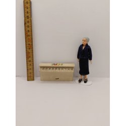 Klaver i tr�. Muligvis Alwi (vintage) 1:18
