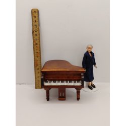 Flygel i tr� (brugt) 1:16