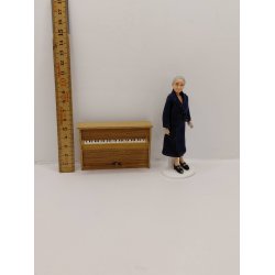 Klaver i tr� (brugt/lidt defekt) 1:16/1:18