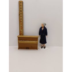 Klaver i tr� (brugt/lidt defekt) 1:16/1:18